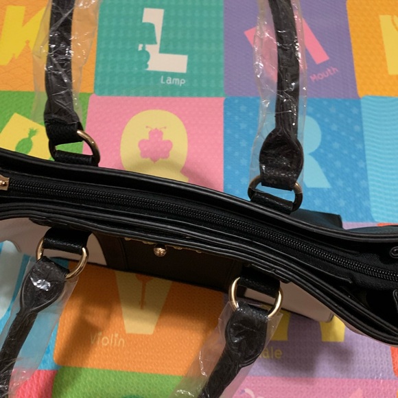 Women hand bags - Picture 3 of 5